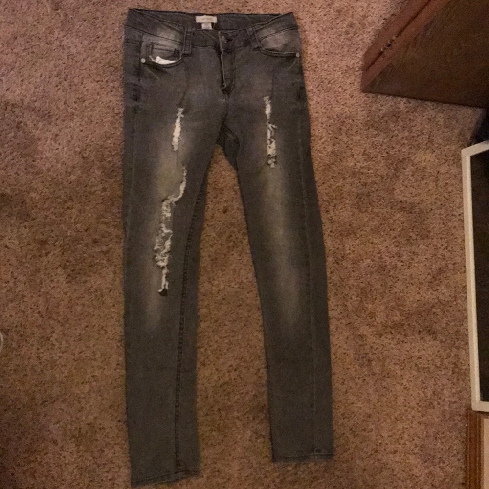 Black distorted skinny jeans